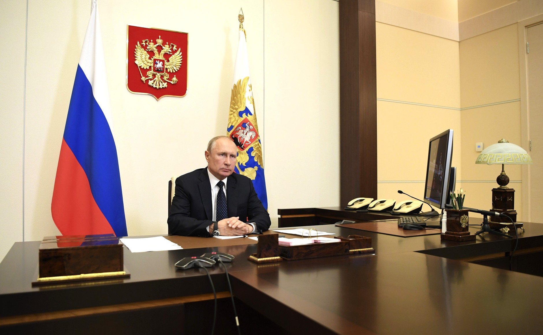 Владимир Путин провёл совещание по реализации мер поддержки экономики и социальной сферы   