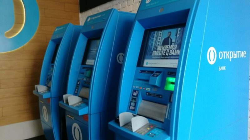 В банкоматах «Открытия» стал доступен сервис пополнения карт сторонних банков