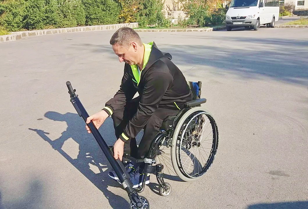 Как россиянин изобрел самую легкую электроприставку к инвалидной коляске и запустил продажи в 15 странах
