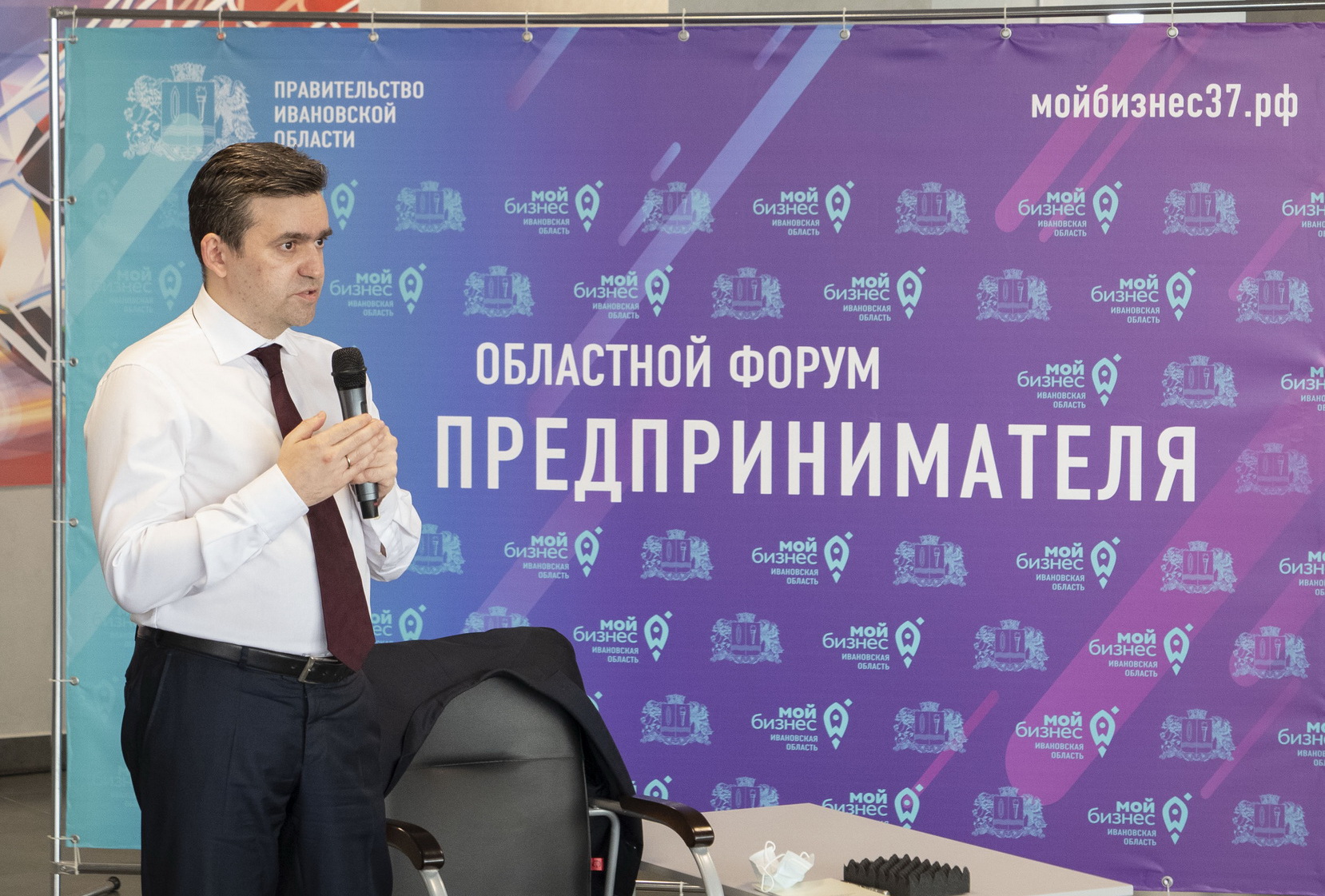 Станислав Воскресенский ответил на вопросы предпринимателей региона на областном форуме