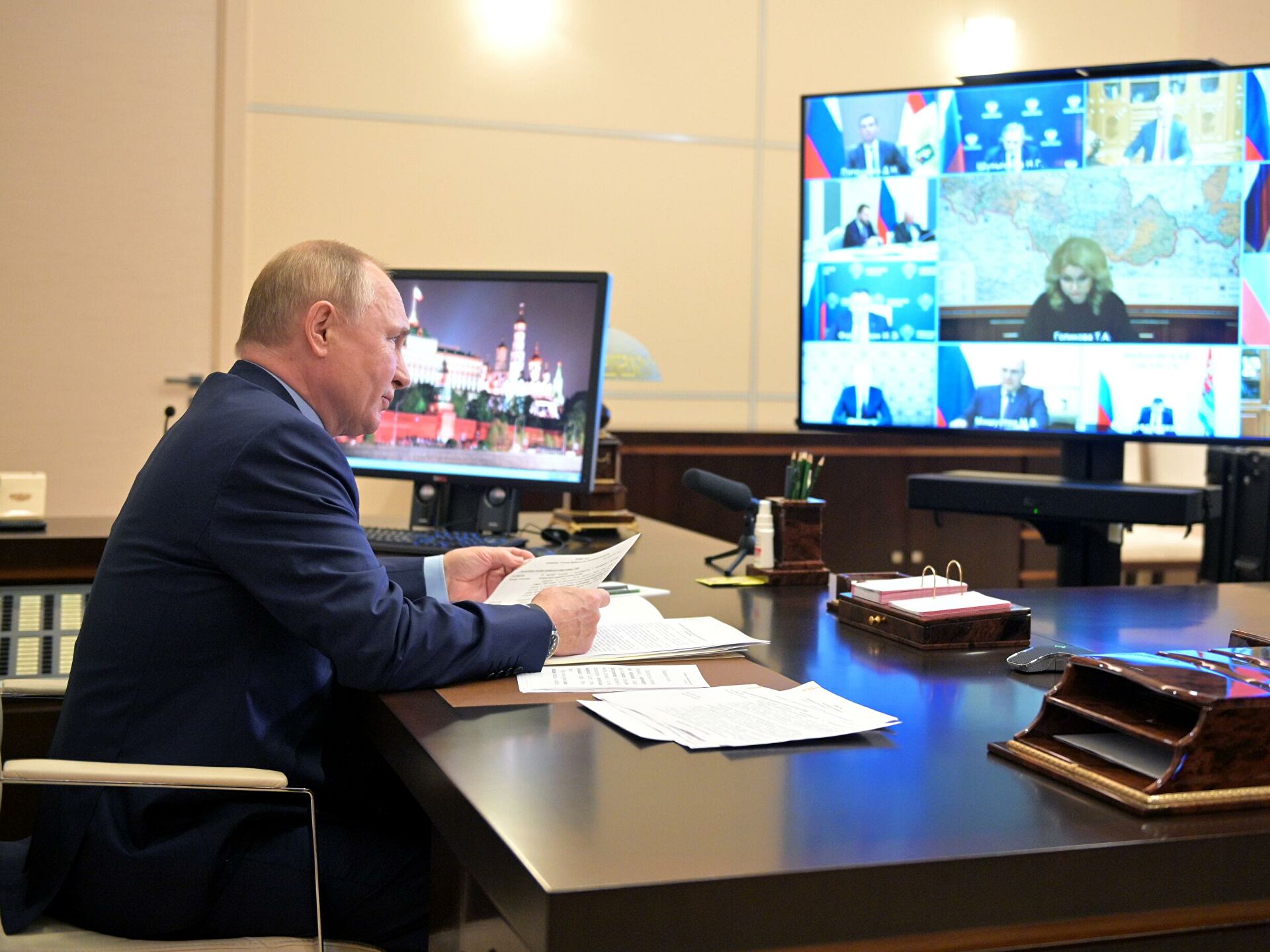 На совещании с членами Правительства России Владимир Путин поручил реализовать меры по противодействию COVID-19 и по поддержке экономики, малого и среднего бизнеса